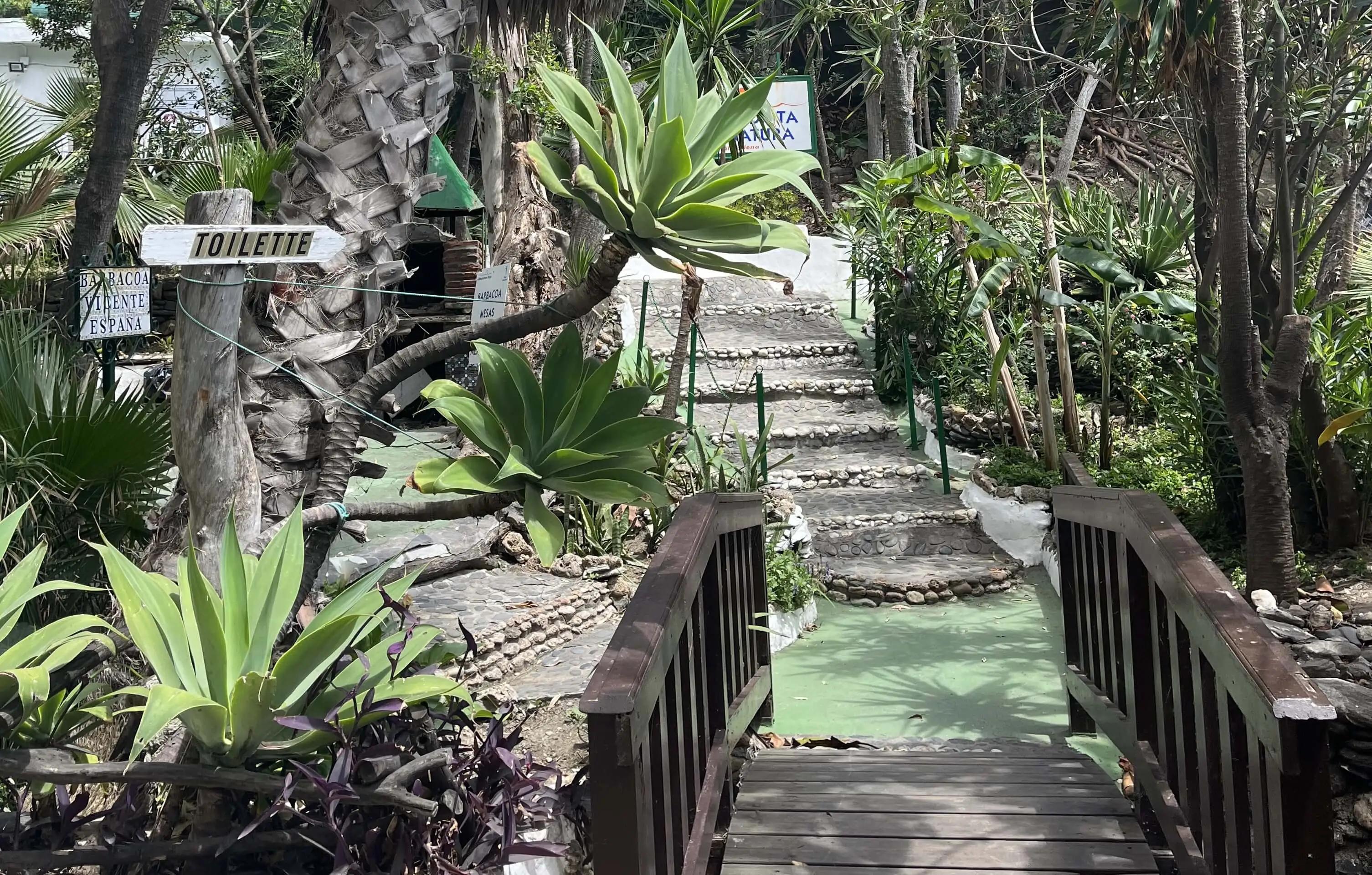 Well kept facilities at Playa de Benalnatura