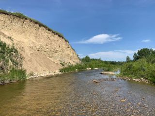 Despite being close to Calgary this place feels distant