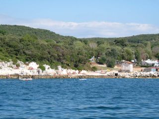 Rocky shores and crystal clear water at Valalta Beach
