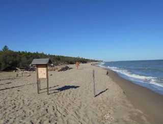 The start of the nude section at Lido di Dante