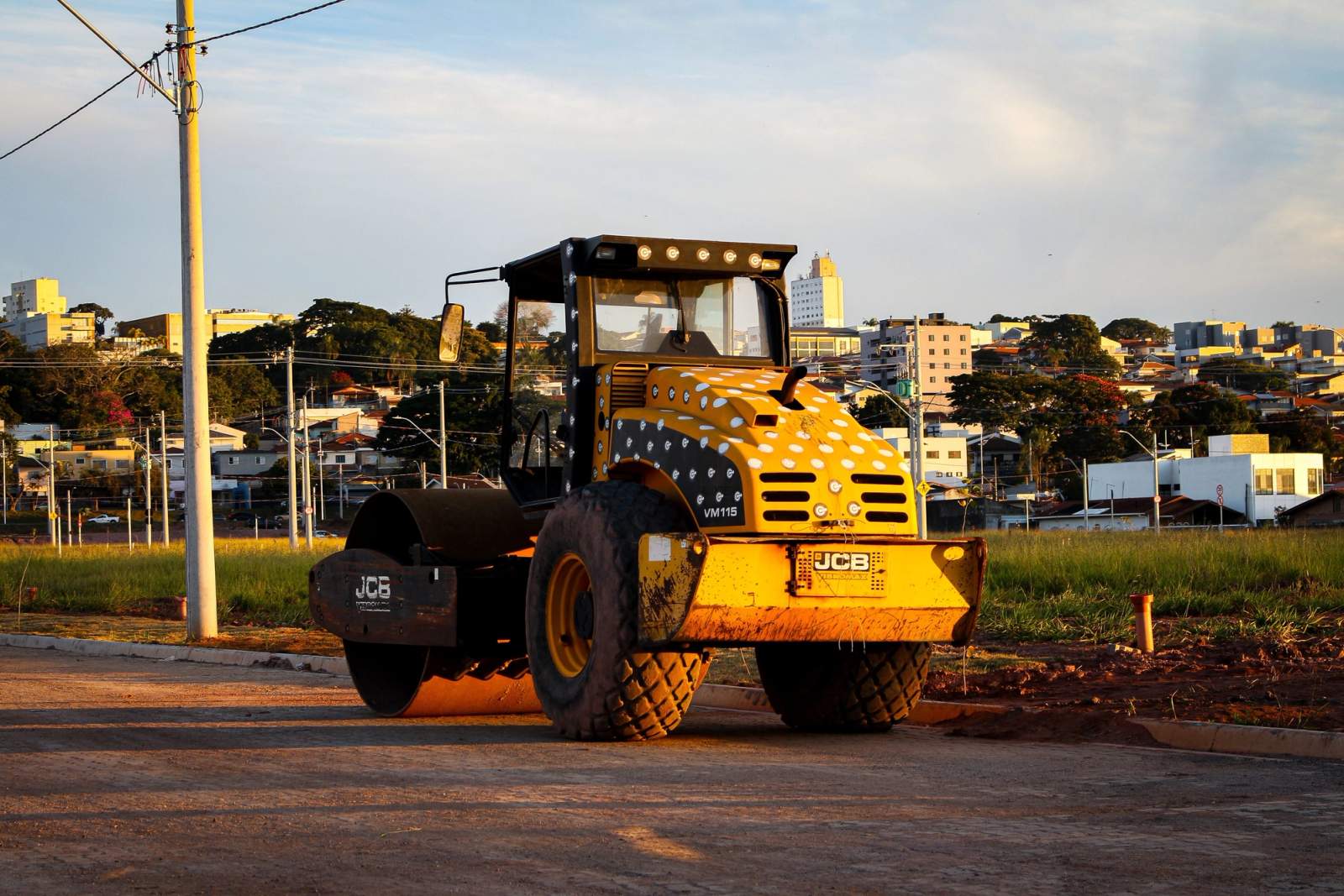 JCB road roller compacting asphalt