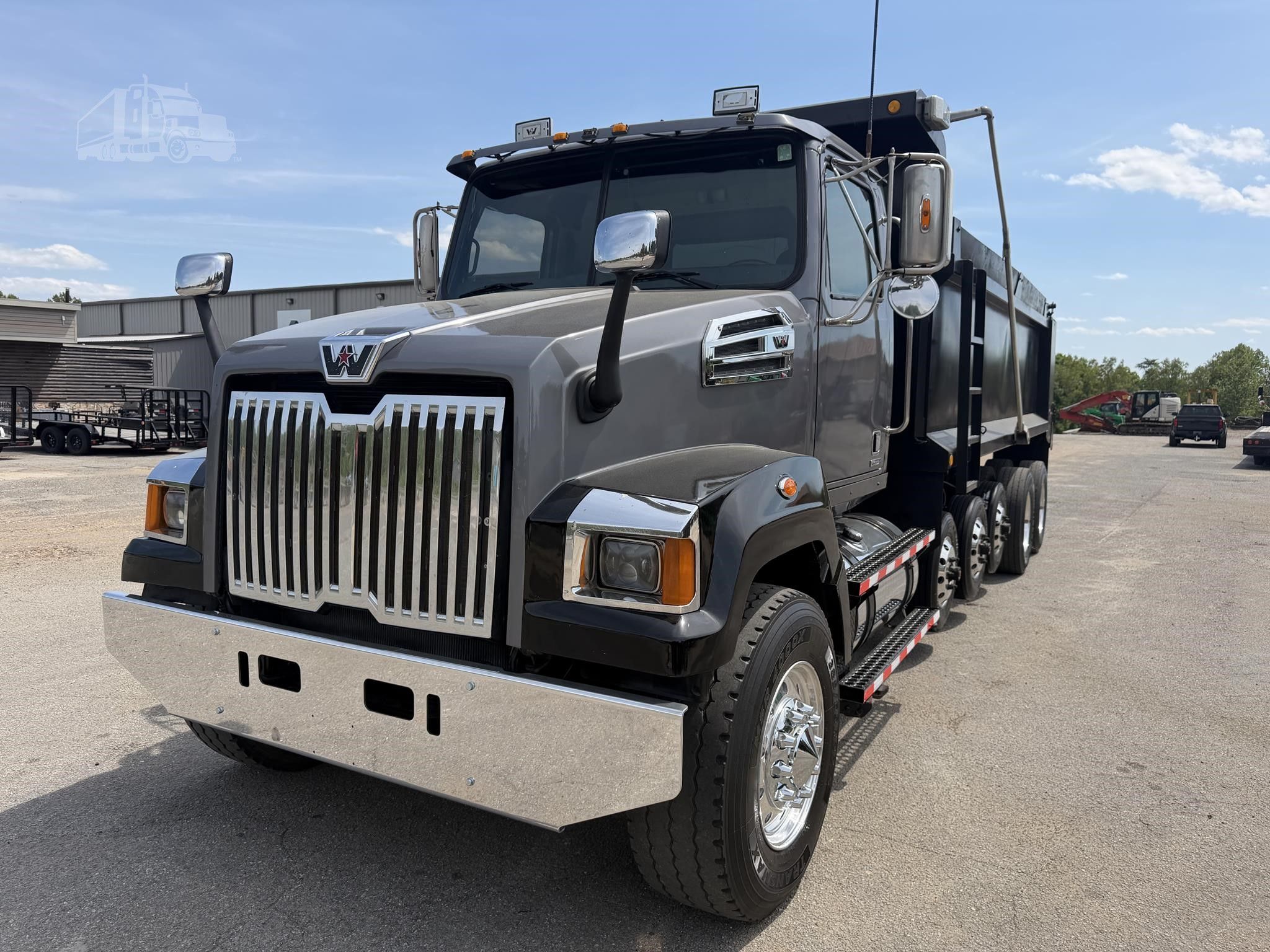How to Buy a Pre Owned Dump Truck – Complete Buyer’s Guide
