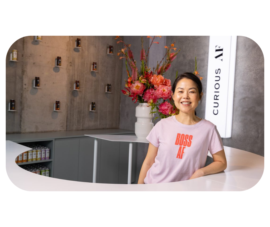 Lisa King, founder of AF Drinks, wearing a pink shirt with the text 'boss af', symbolizing her leadership in the non-alcoholic beverage industry