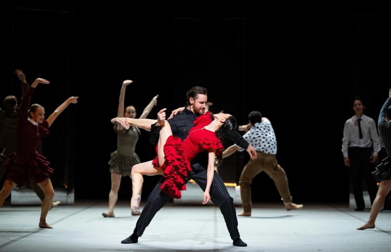 Minju Kang as Carmen, James Streeter as Zuniga and English National Ballet dancers in Johan Inger's Carmen © Laurent Liotardo_scr