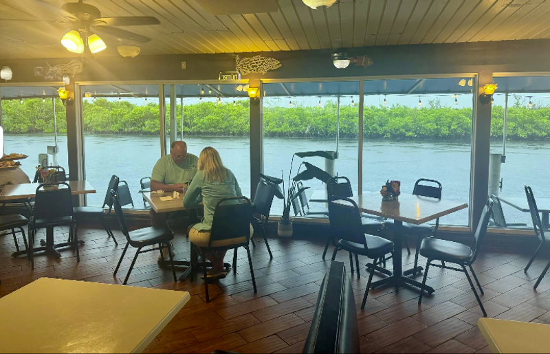 Riviera Bar and Grill