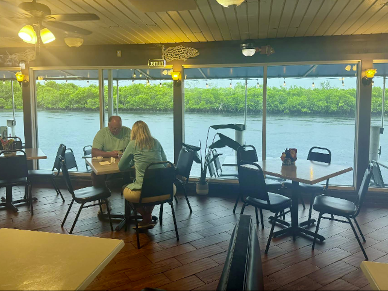 Riviera Bar and Grill