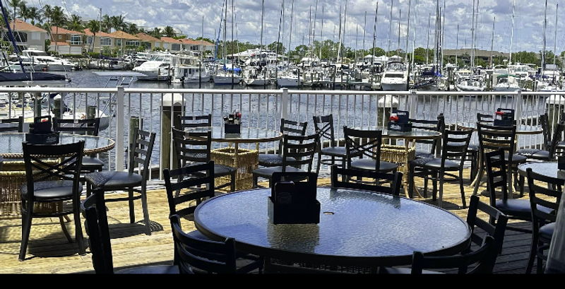 Cass Cay Restaurant & Bar