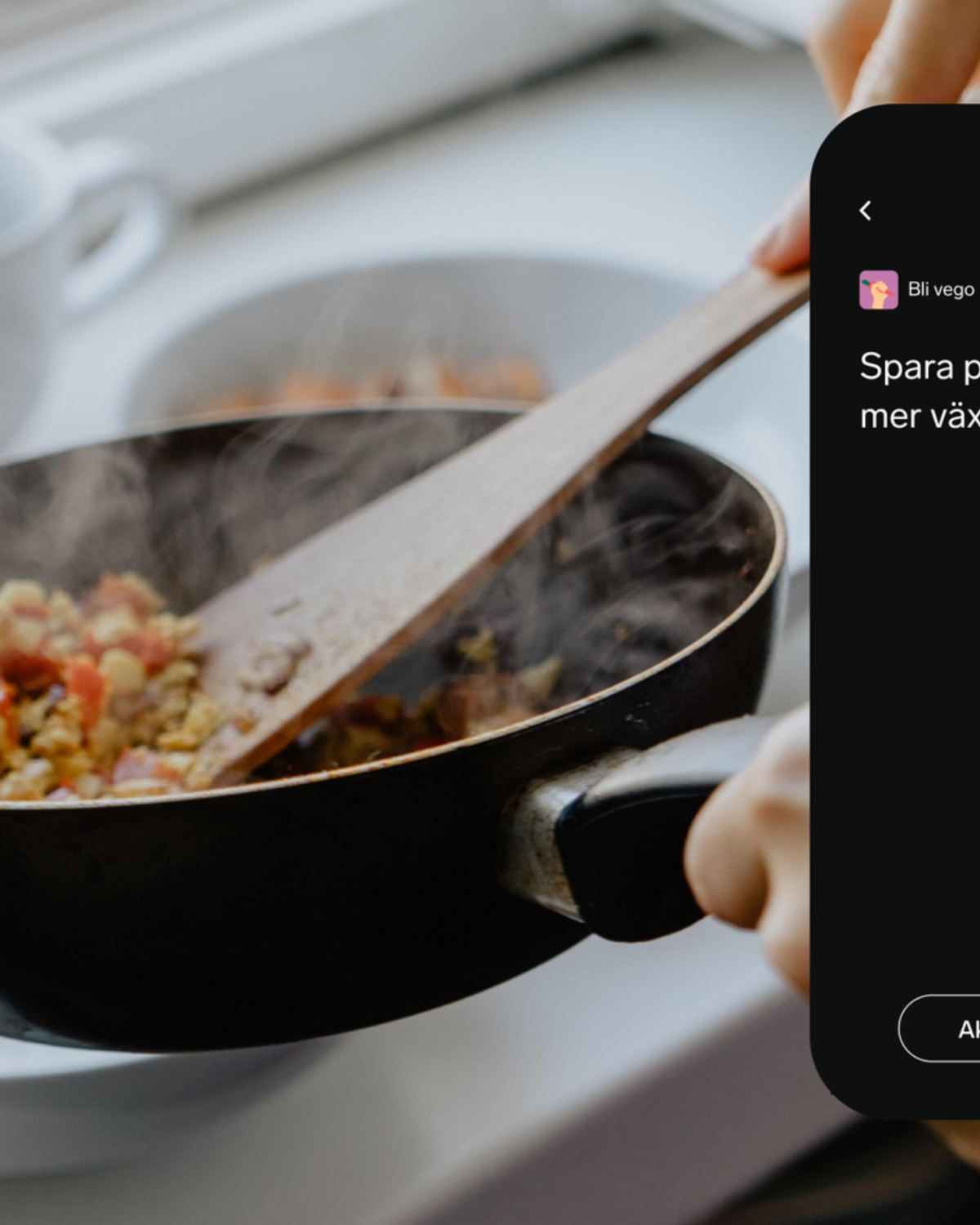 Person lagar mat i stekpanna medan Dreams-appen visar sparhack för att äta mer växtbaserat.
