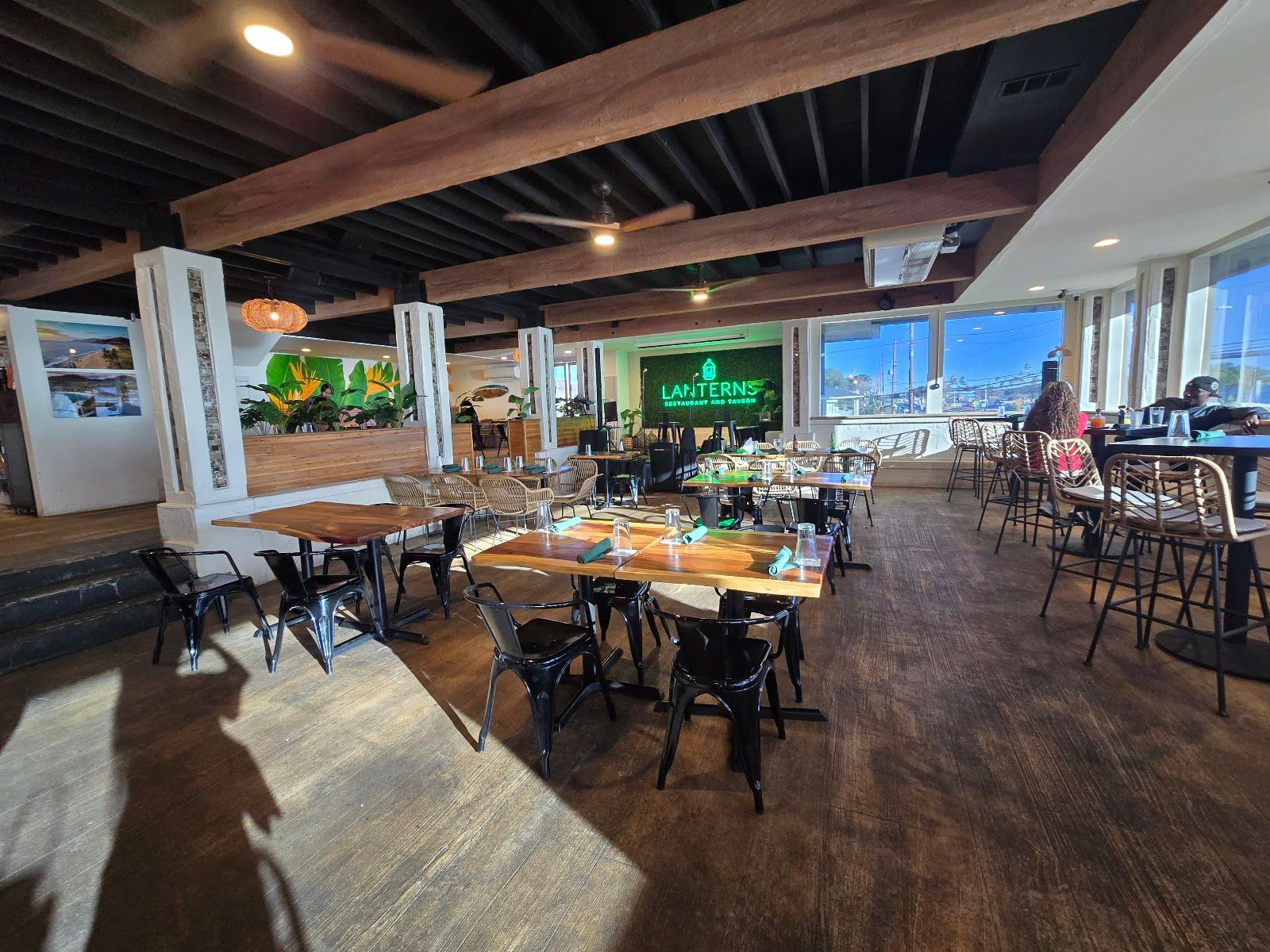 Photo 1 of Lanterns Restaurant and Tavern in Waiʻanae Coast, Oahu