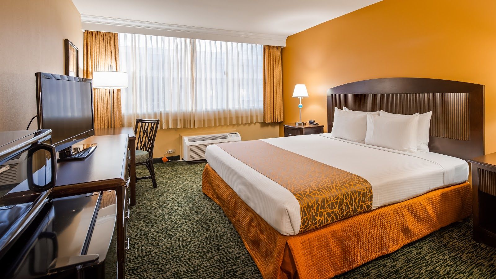 Photo 2 of Airport Honolulu Hotel, Trademark Collection by Wyndham in Pearl Harbor & ʻAiea, Oahu
