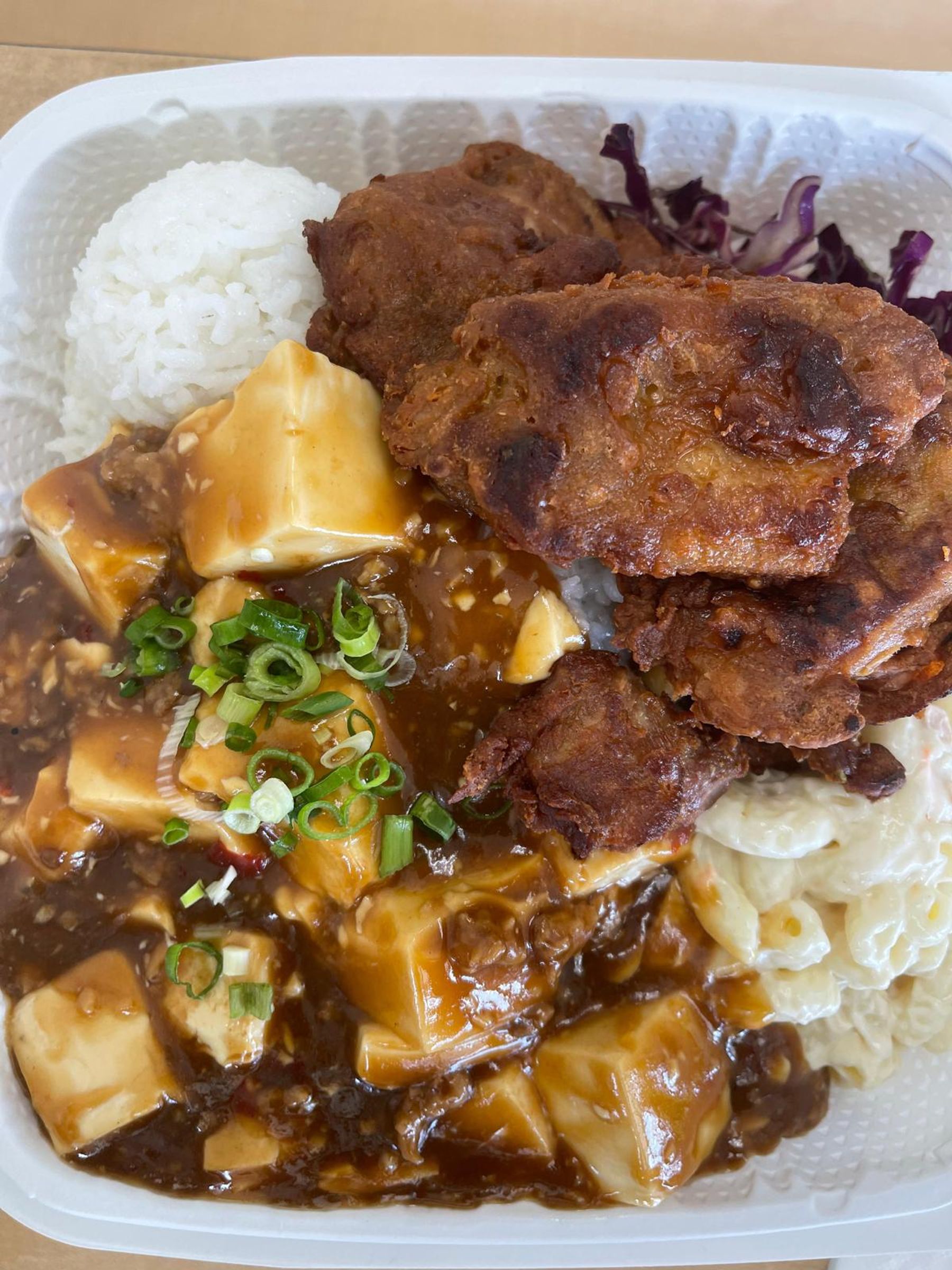 Photo 2 of L & R Drive Inn in Kāneʻohe, Oahu