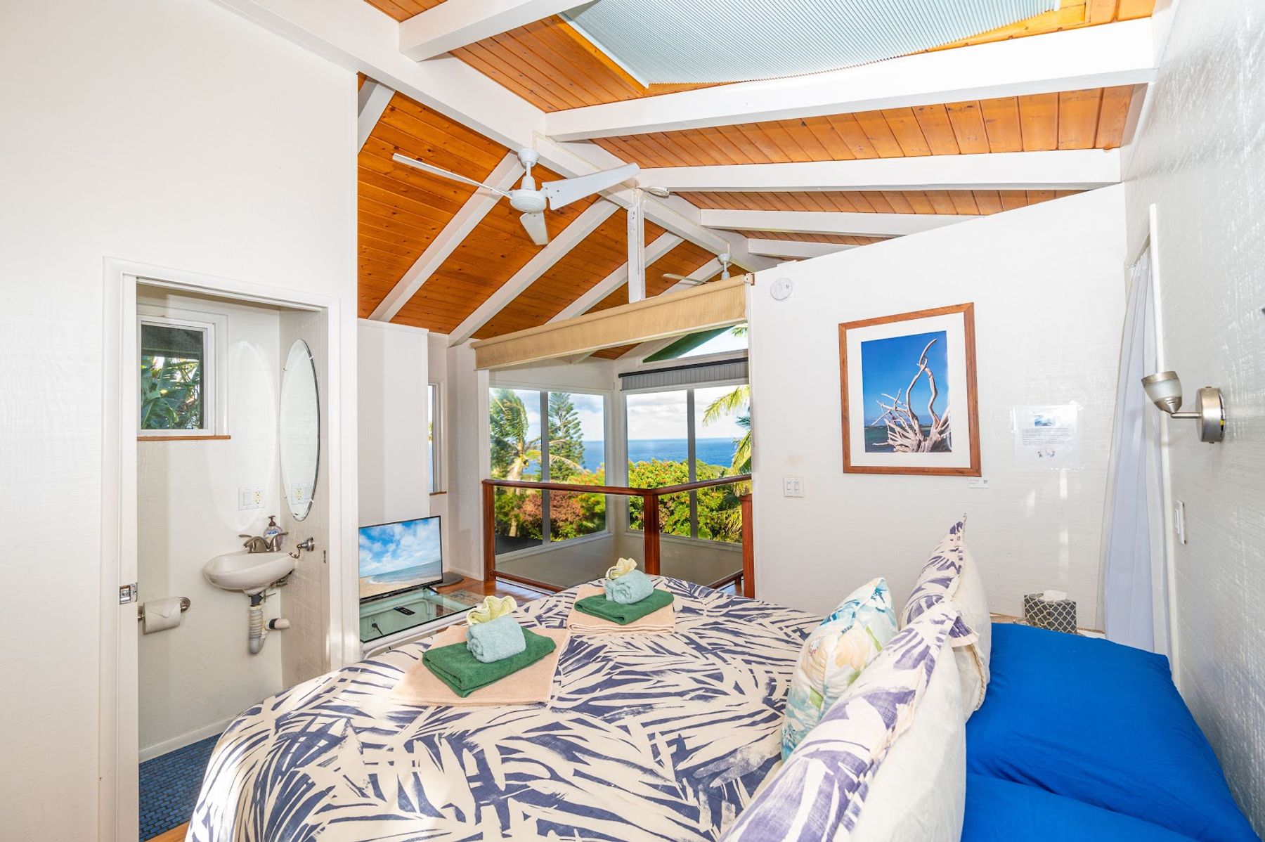Photo 2 of Huelo Pt Lookout Bed and Breakfast Maui in Haʻikū, Maui