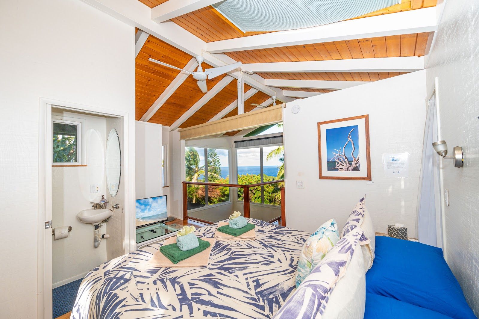 Photo 2 of Huelo Pt Lookout Bed and Breakfast Maui in Haʻikū, Maui
