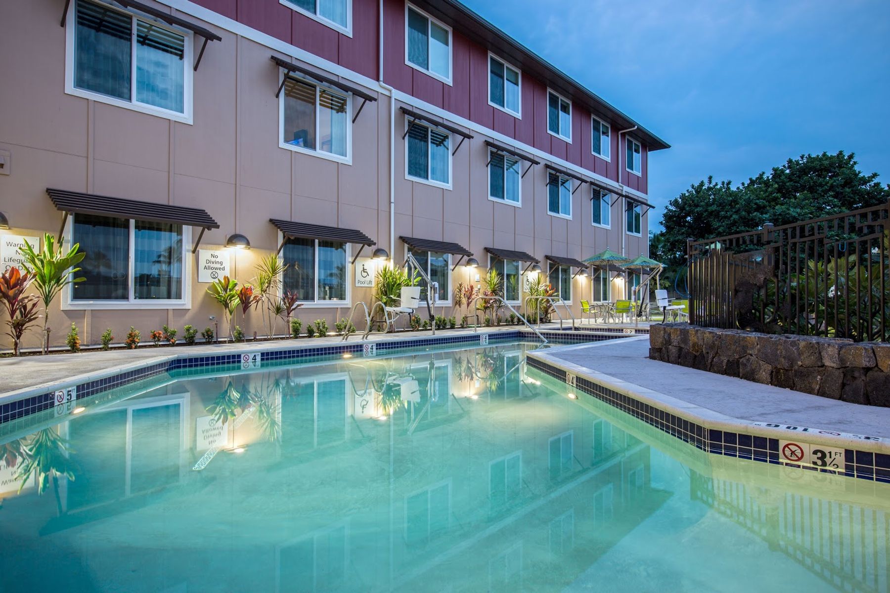 Photo 1 of Holiday Inn Express & Suites Kailua-Kona by IHG in Kailua-Kona, Big-island