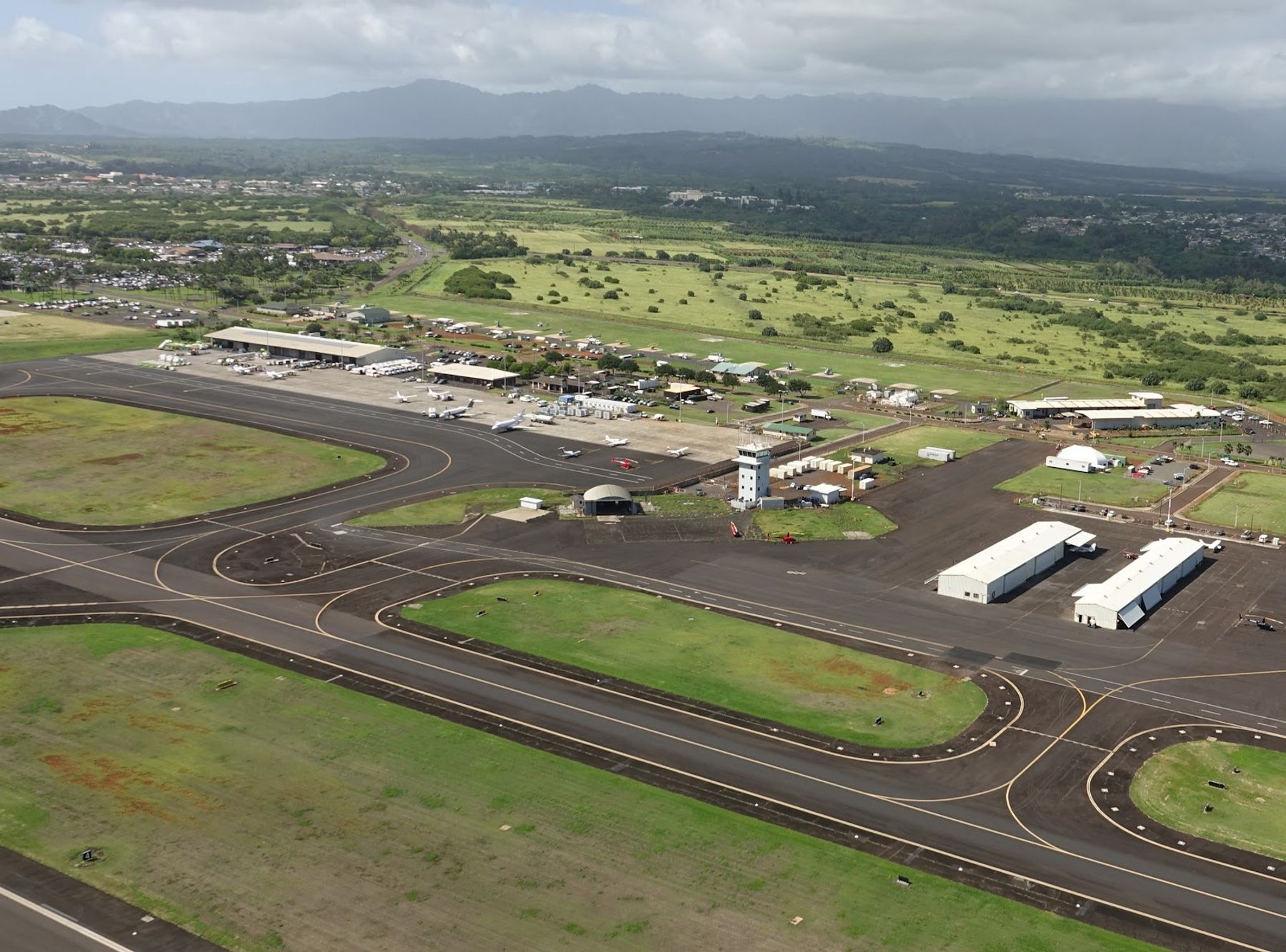 Lihue Airport (LIH) in Lihue, Kaua‘i photo 3