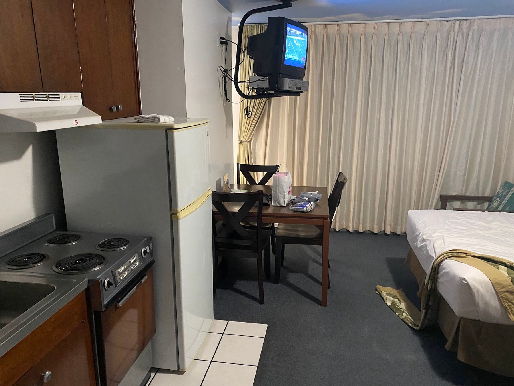 Photo 9 of Holiday Surf Hotel in Waikīkī, Oahu