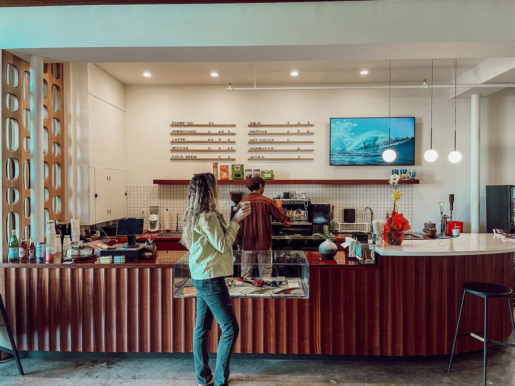 Photo 2 of Bizia Surf and Coffee Bar in Wahiawā, Oahu