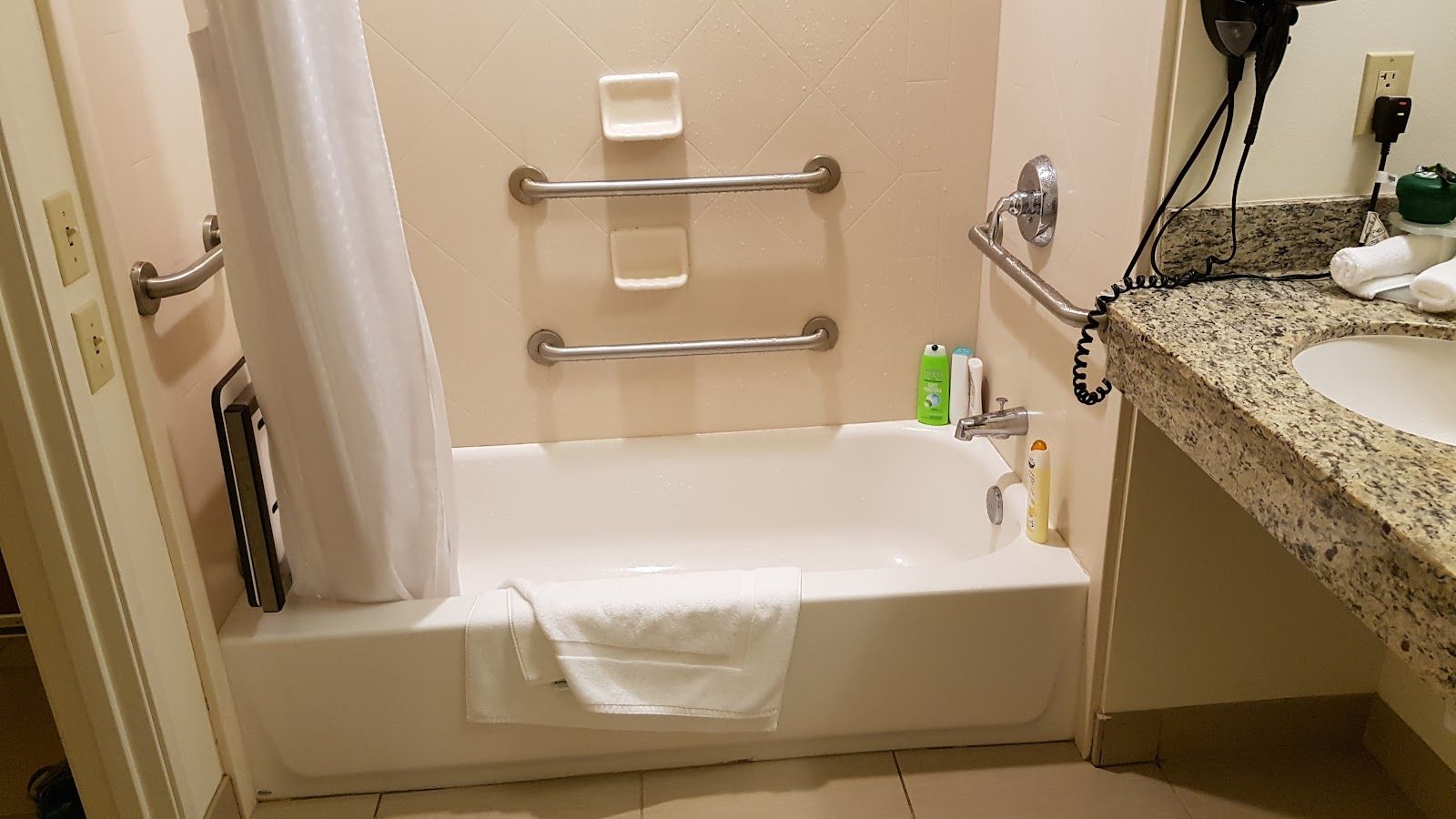 Photo 4 of Holiday Inn Express & Suites Kailua-Kona by IHG in Kailua-Kona, Big-island