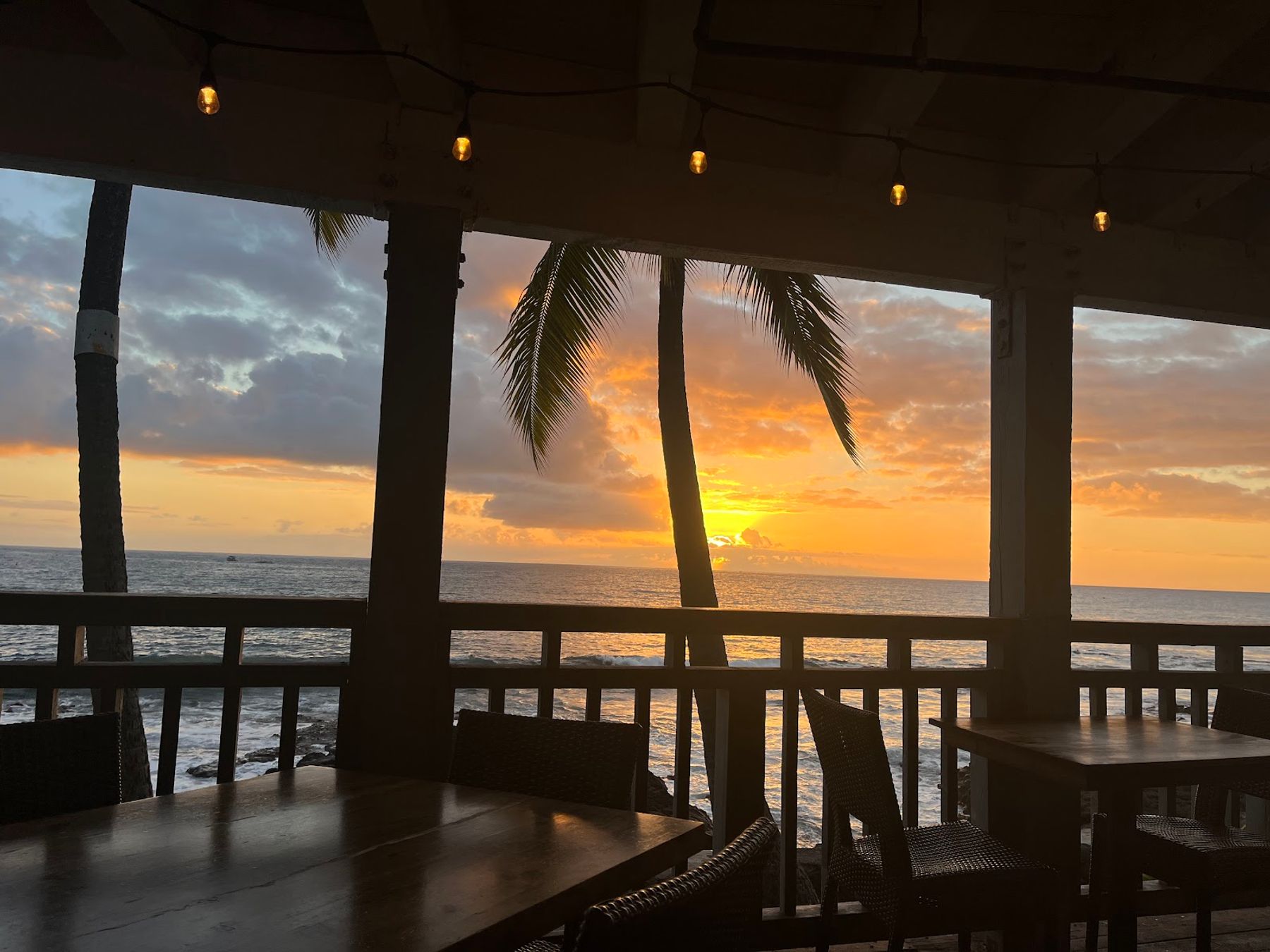 Papa Kona Restaurant & Bar at Sunset