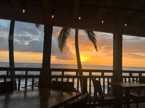 Papa Kona Restaurant & Bar at Sunset