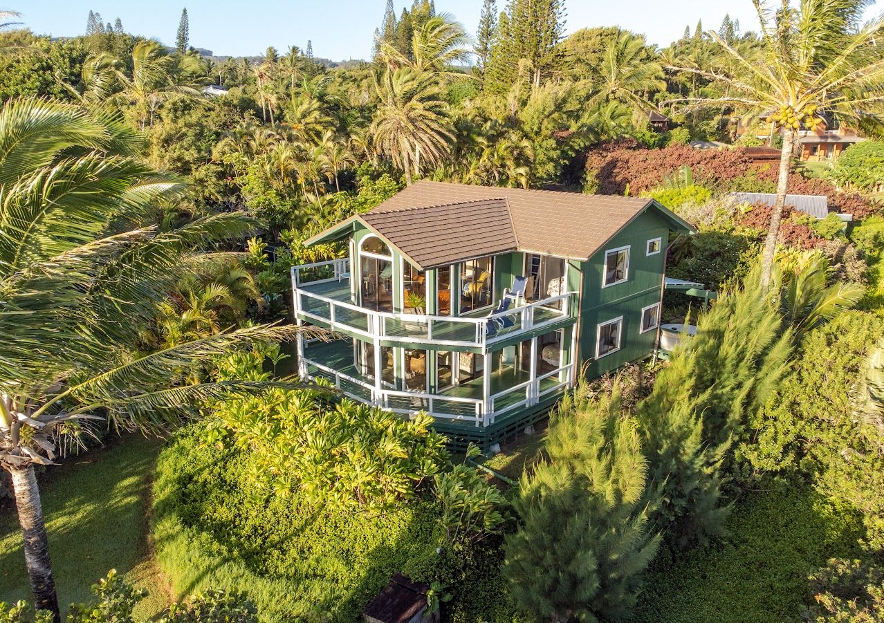 Photo 1 of Huelo Pt Lookout Bed and Breakfast Maui in Haʻikū, Maui