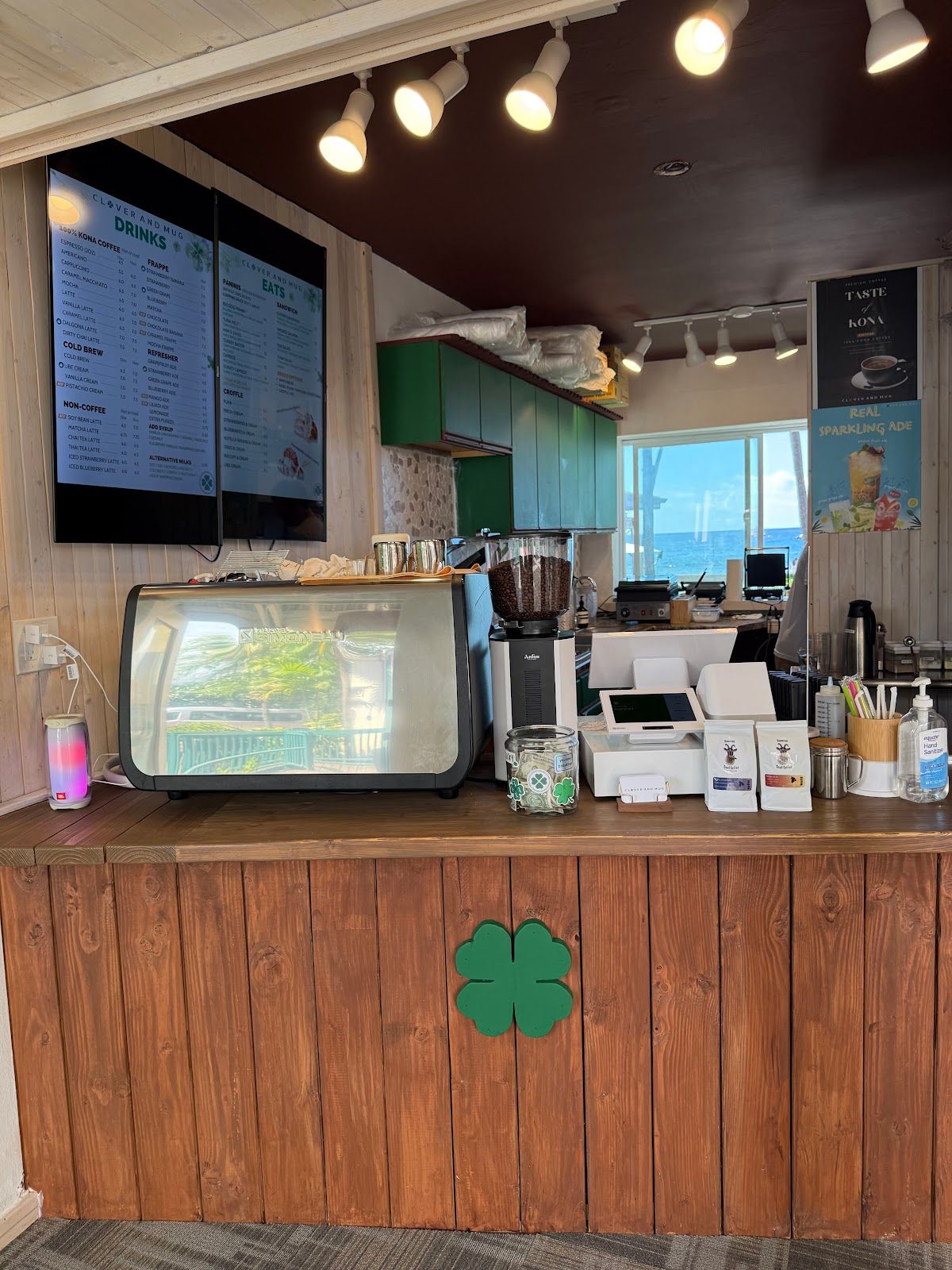 Photo 6 of Clover and Mug (Kona Inn Shopping Village) in Kailua-Kona, Big Island