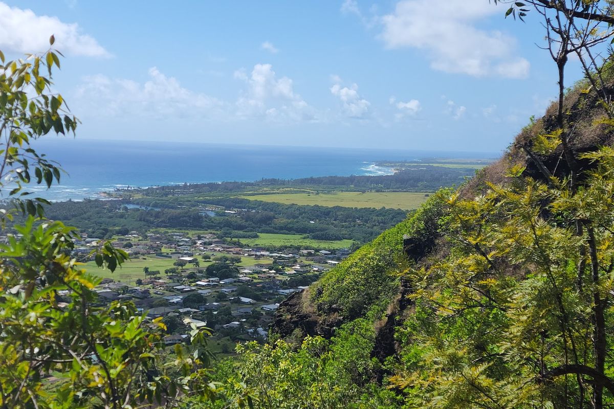Sleeping Giant: Nounou East Trailhead in Kapaʻa, Kaua‘i