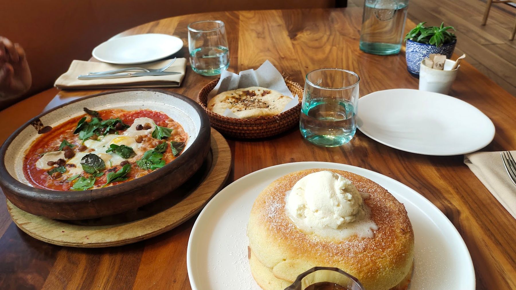 Photo 2 of SERA Restaurant & Bar in Ala Moana & Mōʻiliʻili, Oahu