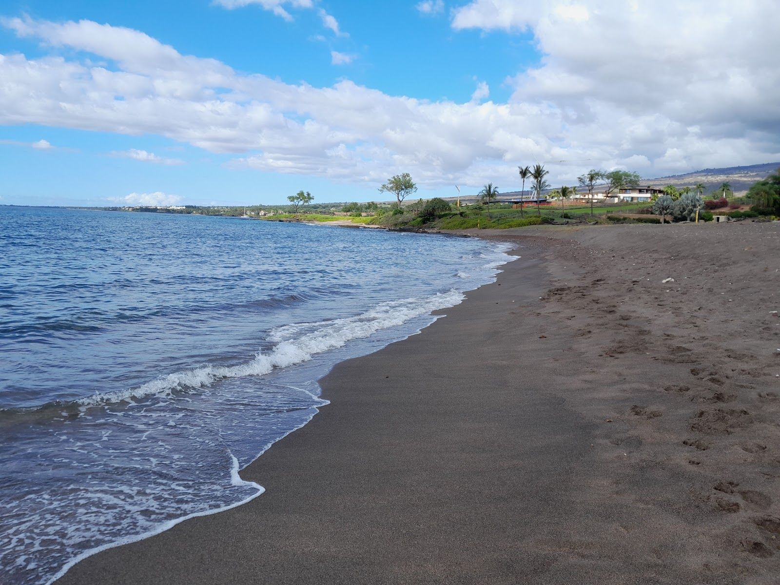 Photo 2 of Oneuli Beach in Mākena, Maui