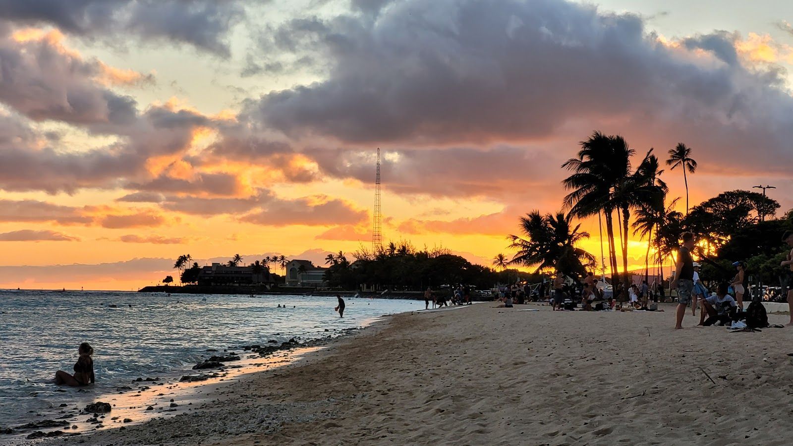 What to Pack for Oʻahu’s Beach-City Days