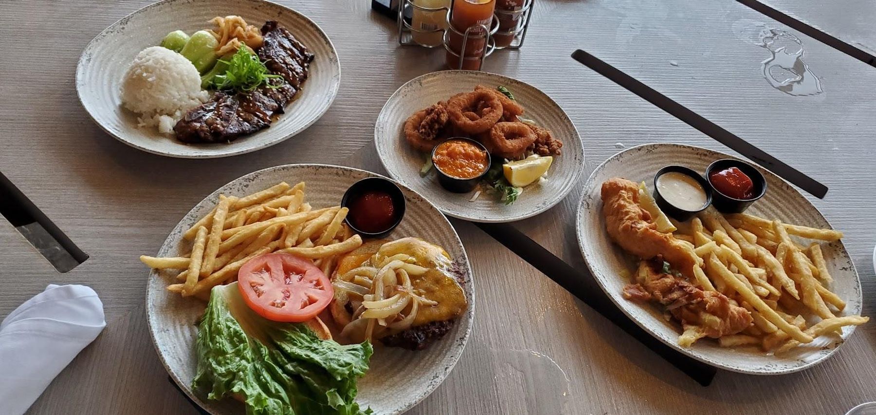 The Crooked Surf restaurant in Kapaʻa, Kaua‘i photo 2