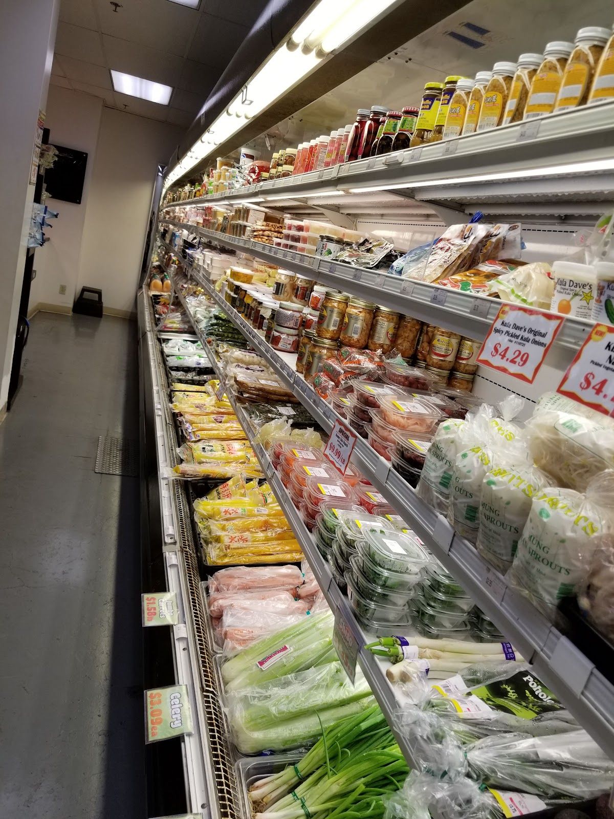 Photo 5 of Tj's Warehouse Outlet in Wailuku, Maui