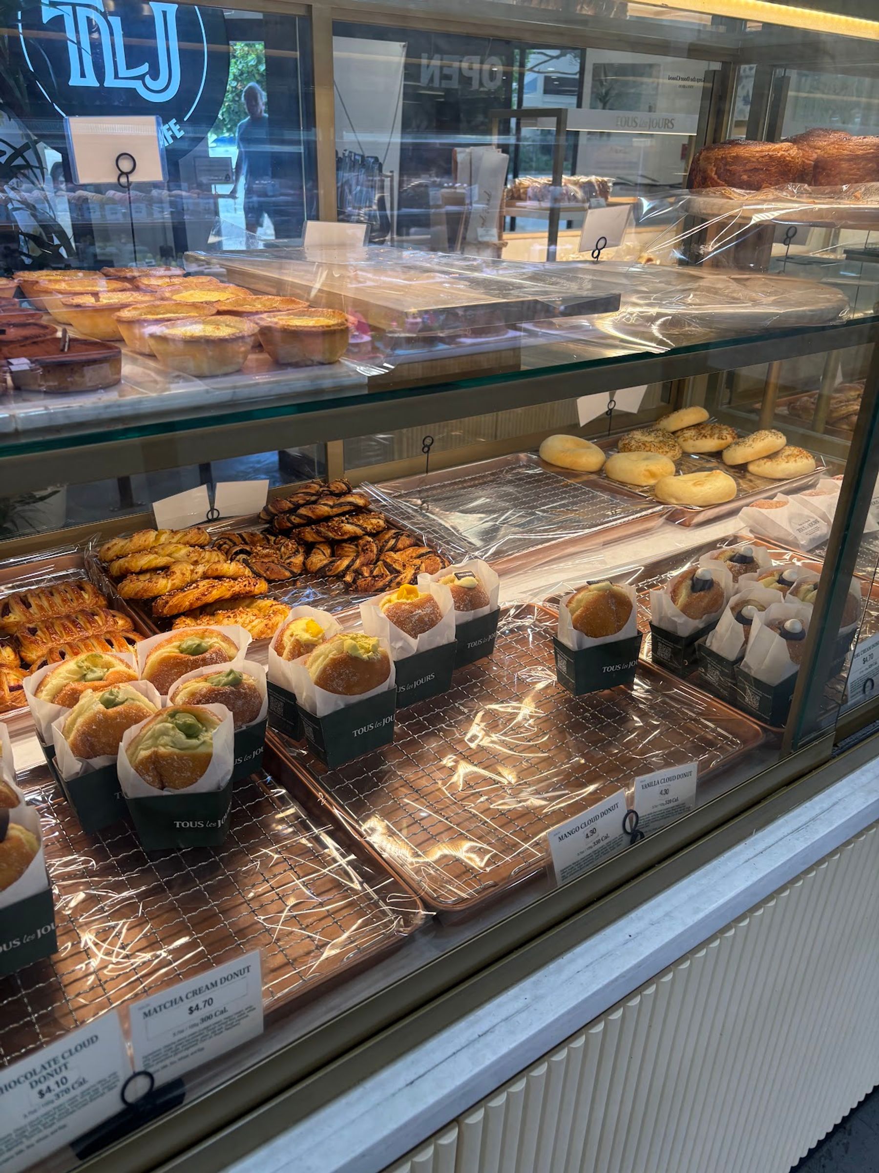 Photo 5 of Tous les Jours in Ala Moana & Mōʻiliʻili, Oahu