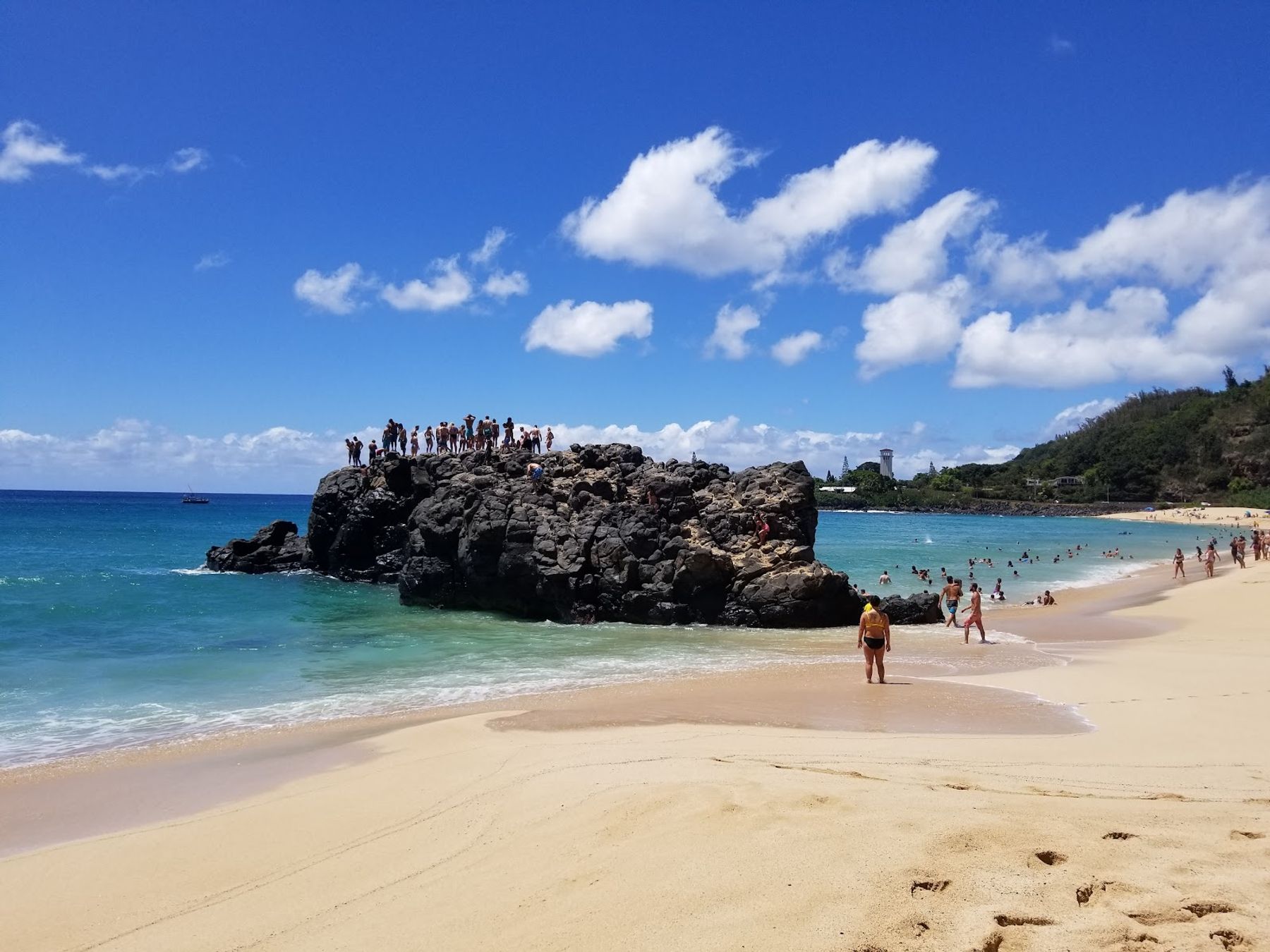 Photo 2 of Waimea Bay Beach Park in Pūpūkea, Oahu