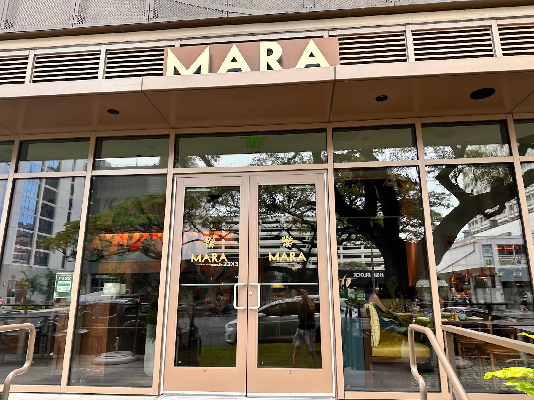 Photo 1 of SERA Restaurant & Bar in Ala Moana & Mōʻiliʻili, Oahu