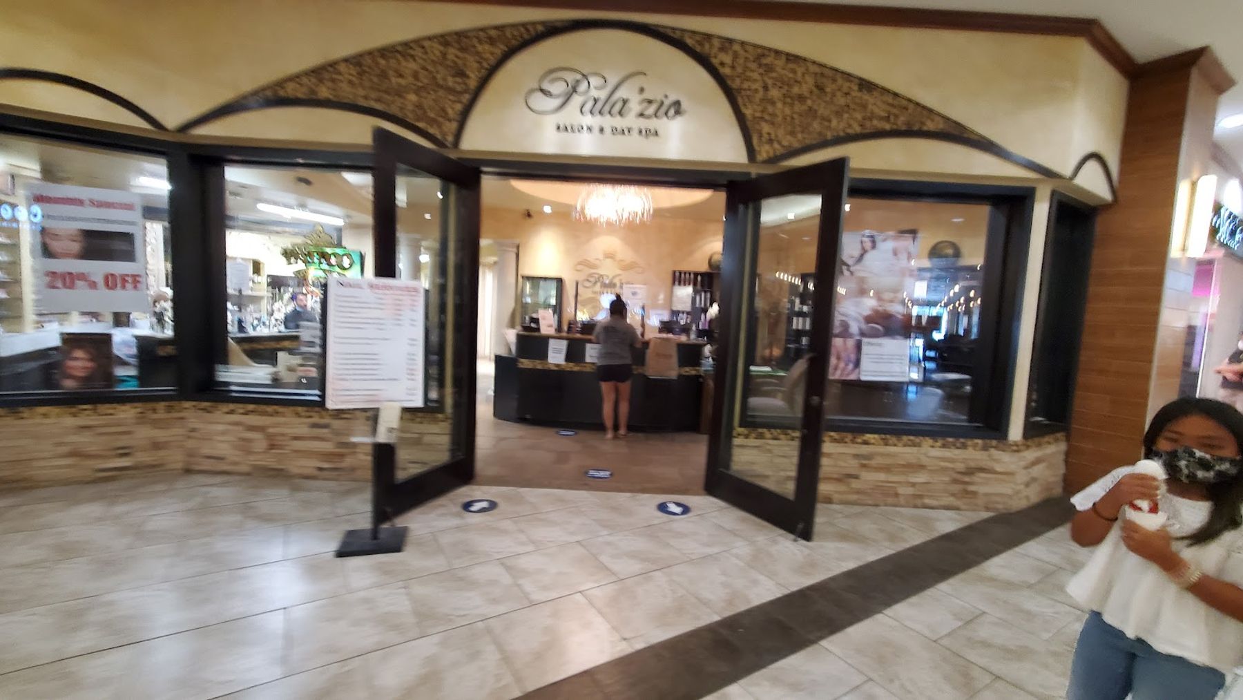 Photo 1 of Pearlridge Center in Pearl Harbor & ʻAiea, Oahu