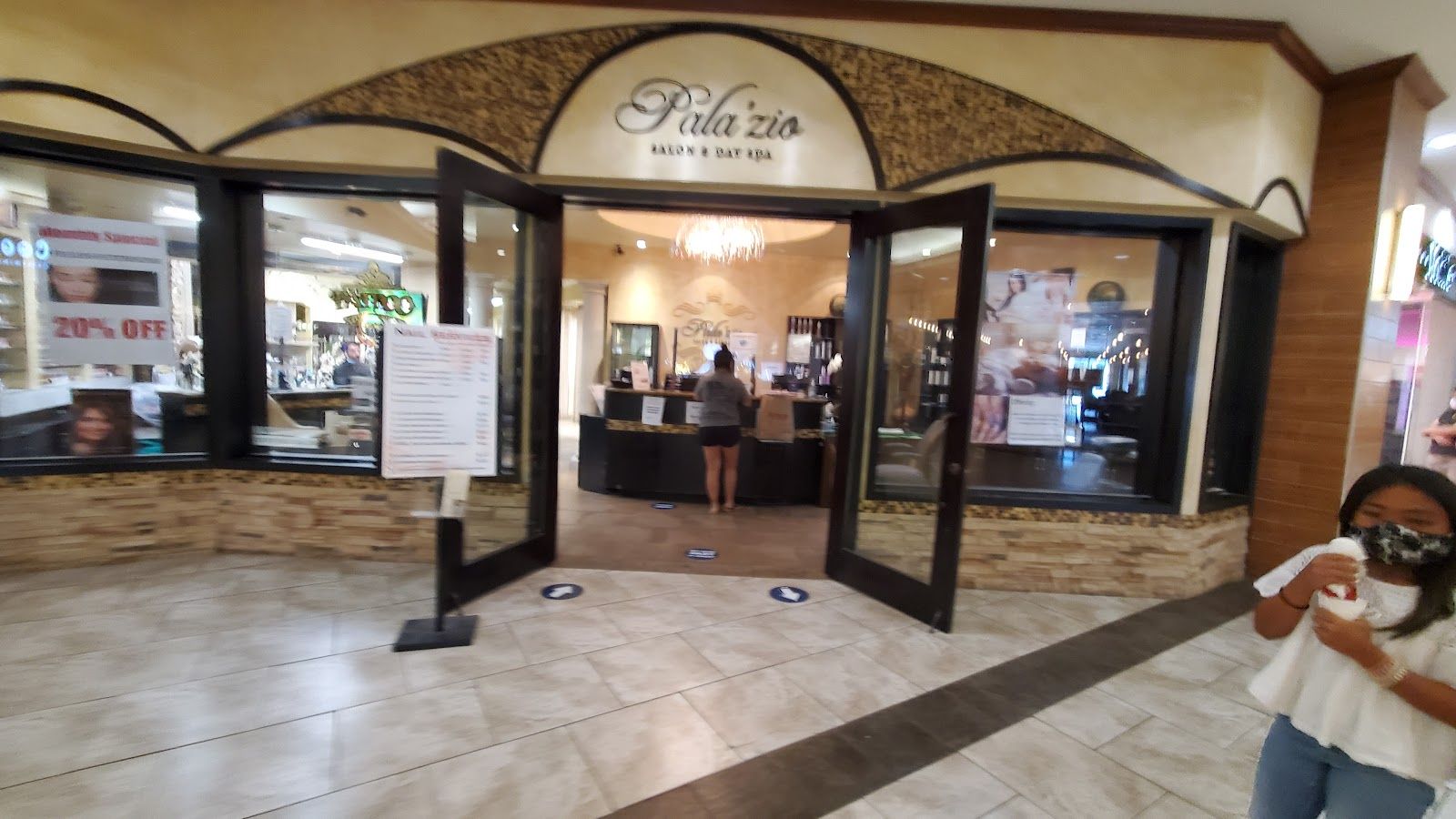 Photo 1 of Pearlridge Center in Pearl Harbor & ʻAiea, Oahu