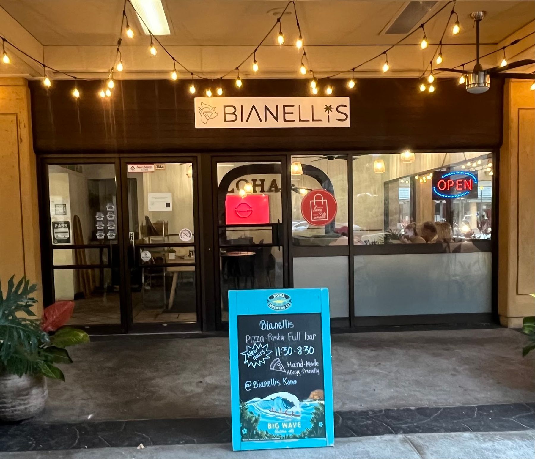Photo 6 of Bianellis Pizza & Pasta in Kailua-Kona, Big Island