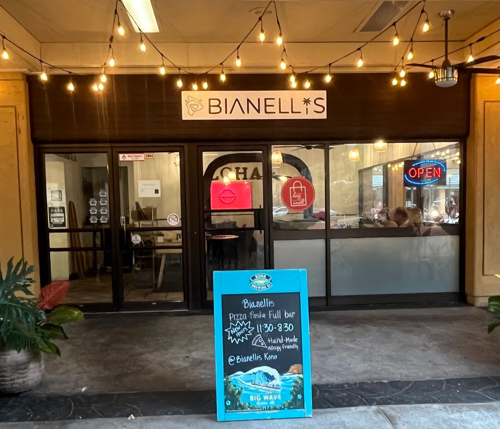 Photo 6 of Bianellis Pizza & Pasta in Kailua-Kona, Big Island