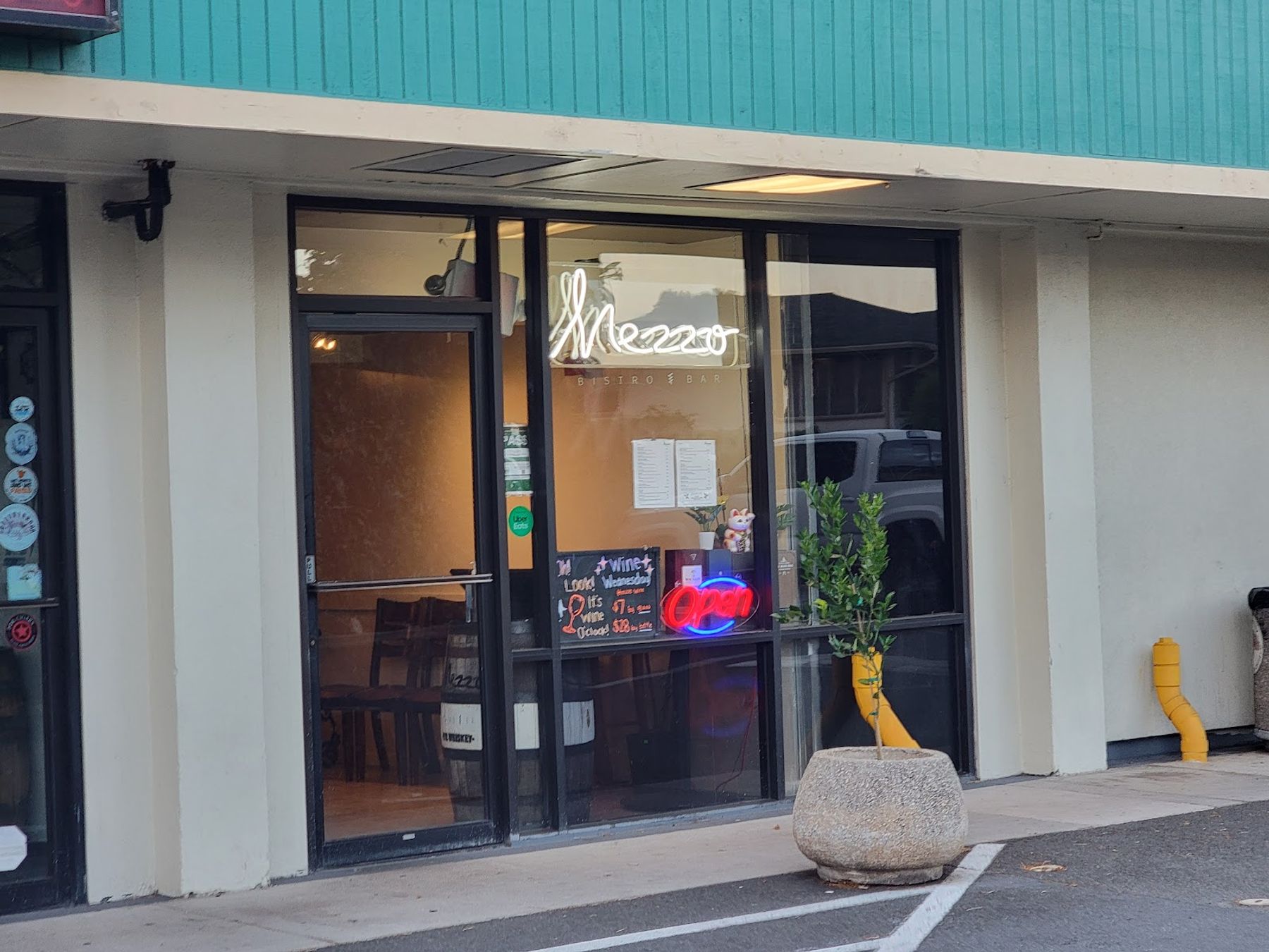 Photo 1 of Mezzo Bistro & Bar in Diamond Head & Kapahulu, Oahu