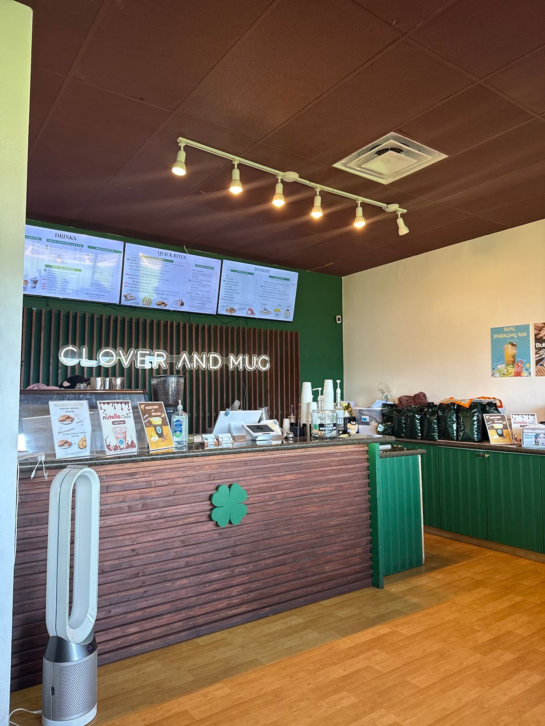 Photo 9 of Clover and Mug (Keauhou Shopping Center) in Kailua-Kona, Big Island
