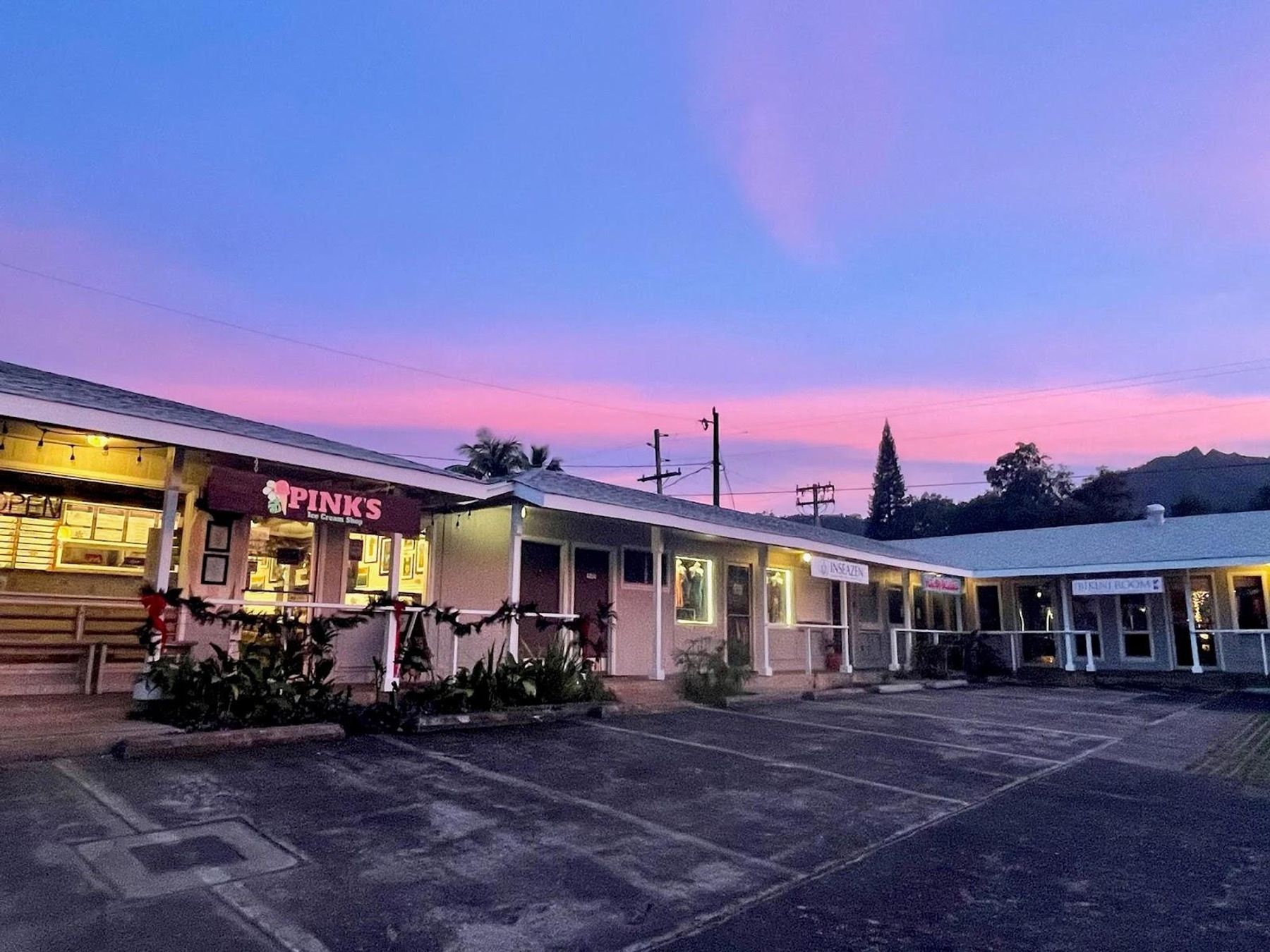 Pink's Ice Cream Shop restaurant in Hanalei, Kaua‘i photo 4