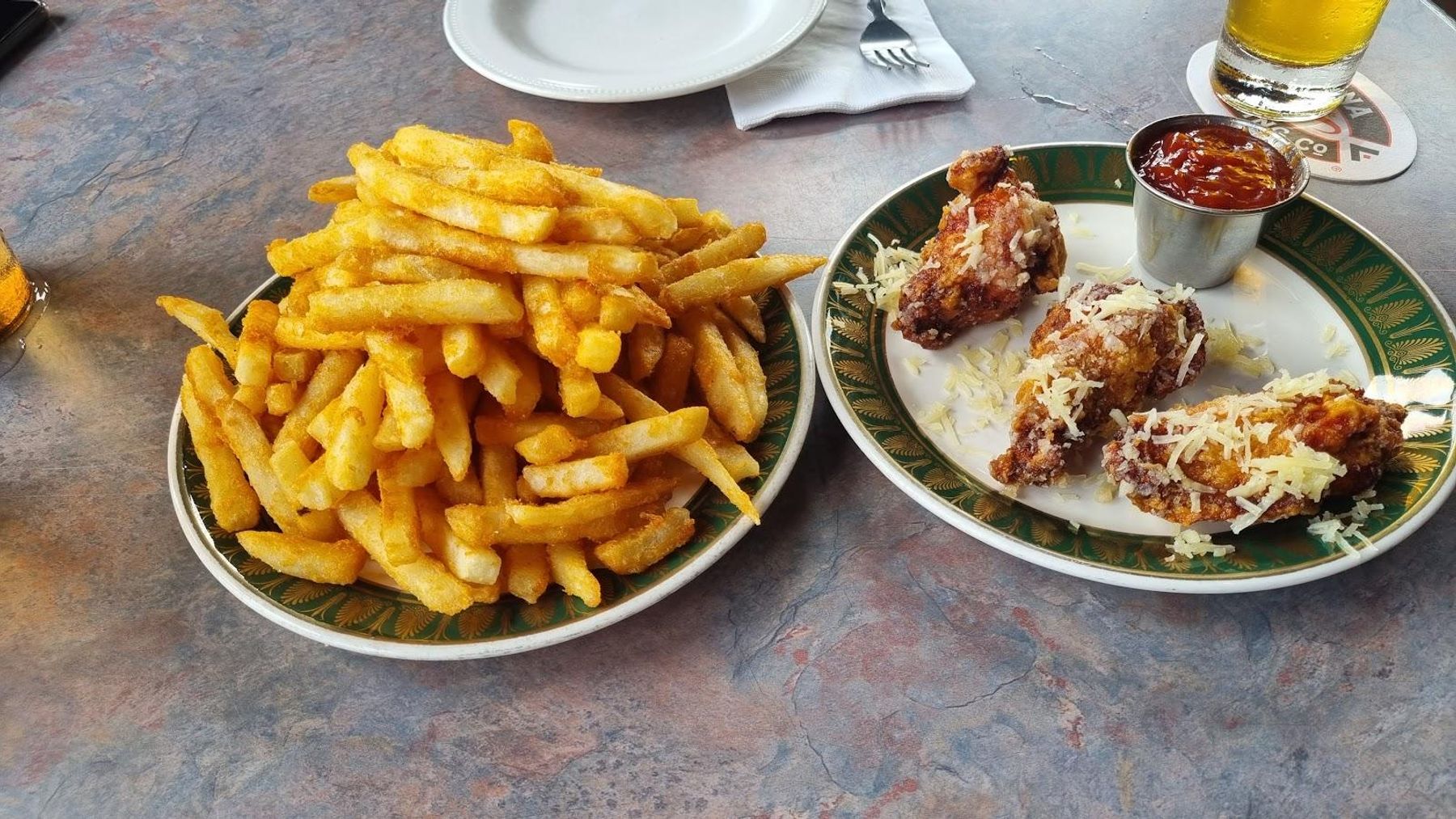 Taps & Hops Eatery restaurant in Kapaʻa, Kaua‘i photo 2