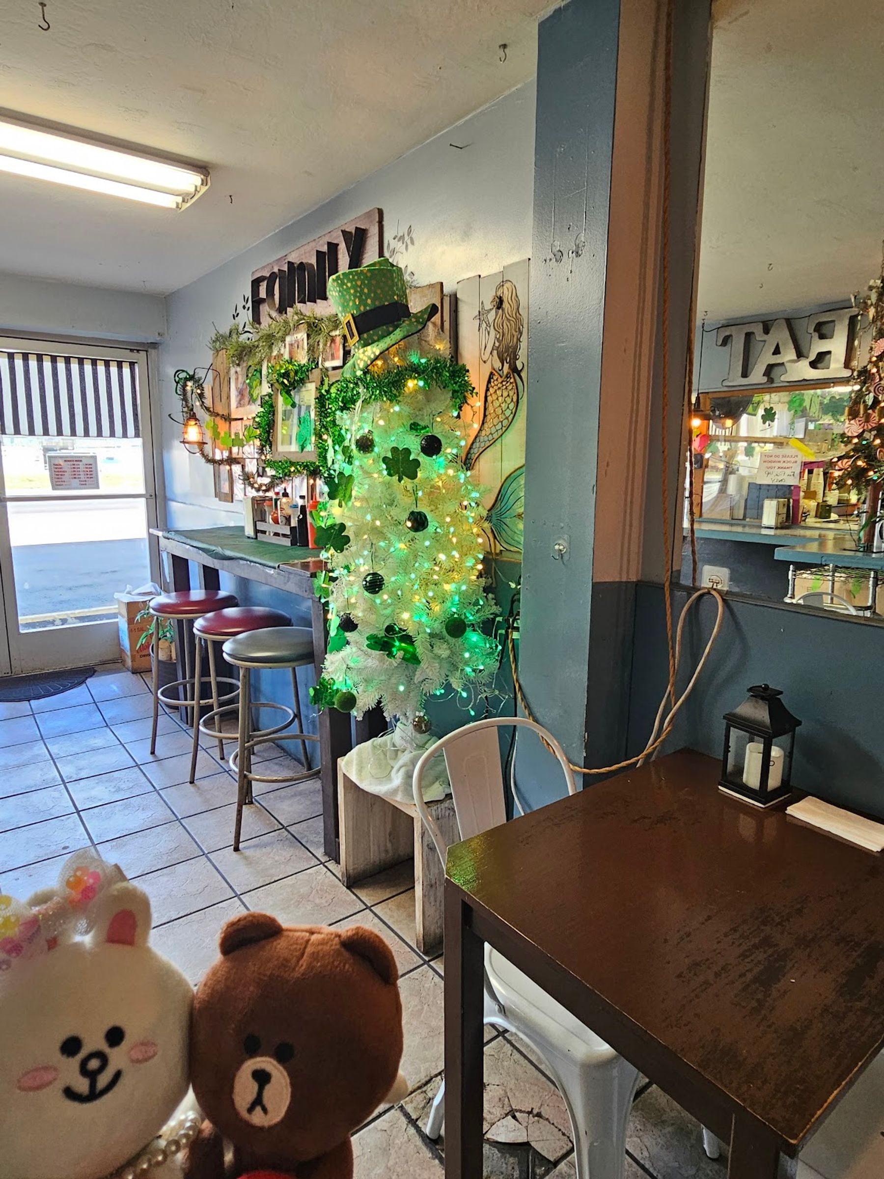 Photo 4 of Penny's Drive In in Pearl Harbor & ʻAiea, Oahu