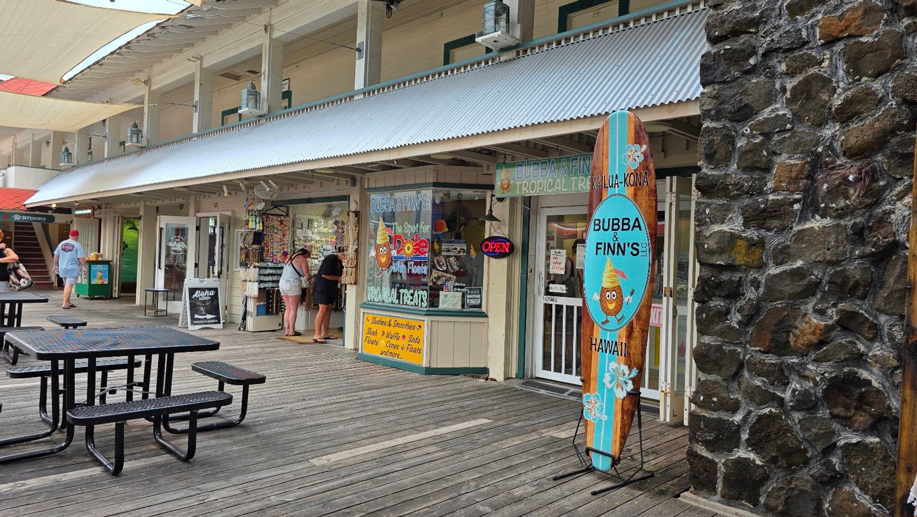Photo 7 of Bubba & Finn's in Kailua-Kona, Big Island