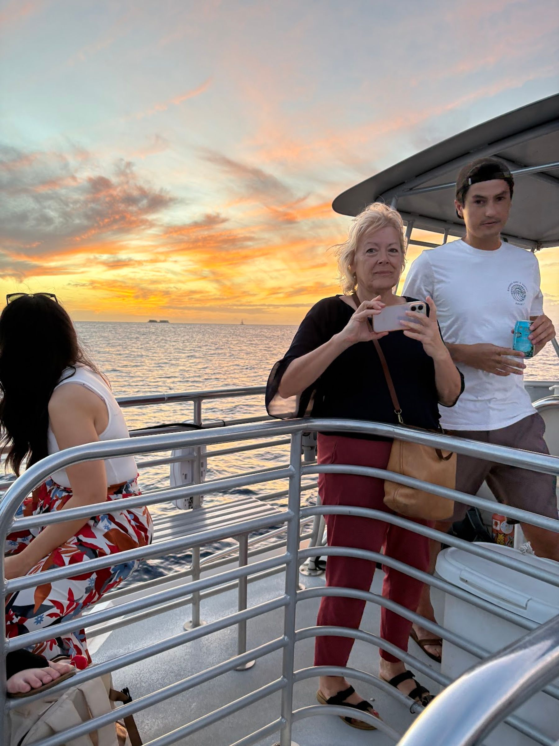 Photo 6 of Sunset Cruise Waikiki in Ala Moana & Mōʻiliʻili, Oahu
