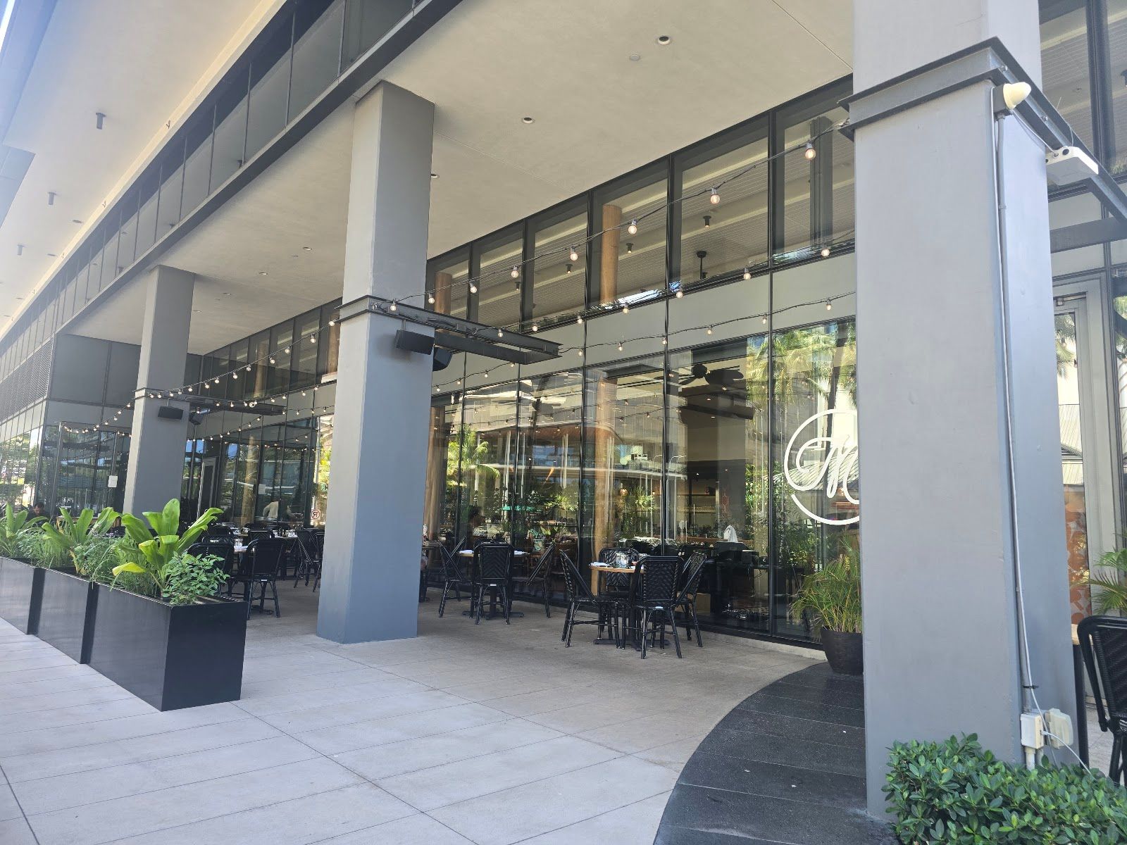 The glass-front exterior of Merriman's Honolulu at Anaha Shops in Ward Village.