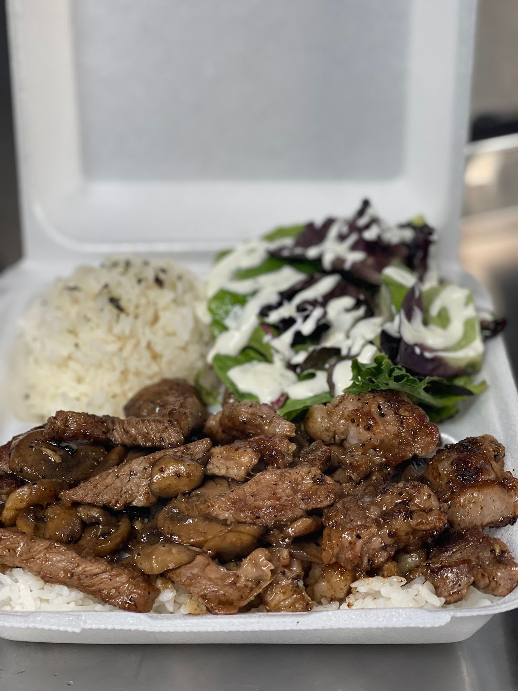 Photo 1 of Oni Onoz Restaurant & Bakery in Waiʻanae Coast, Oahu
