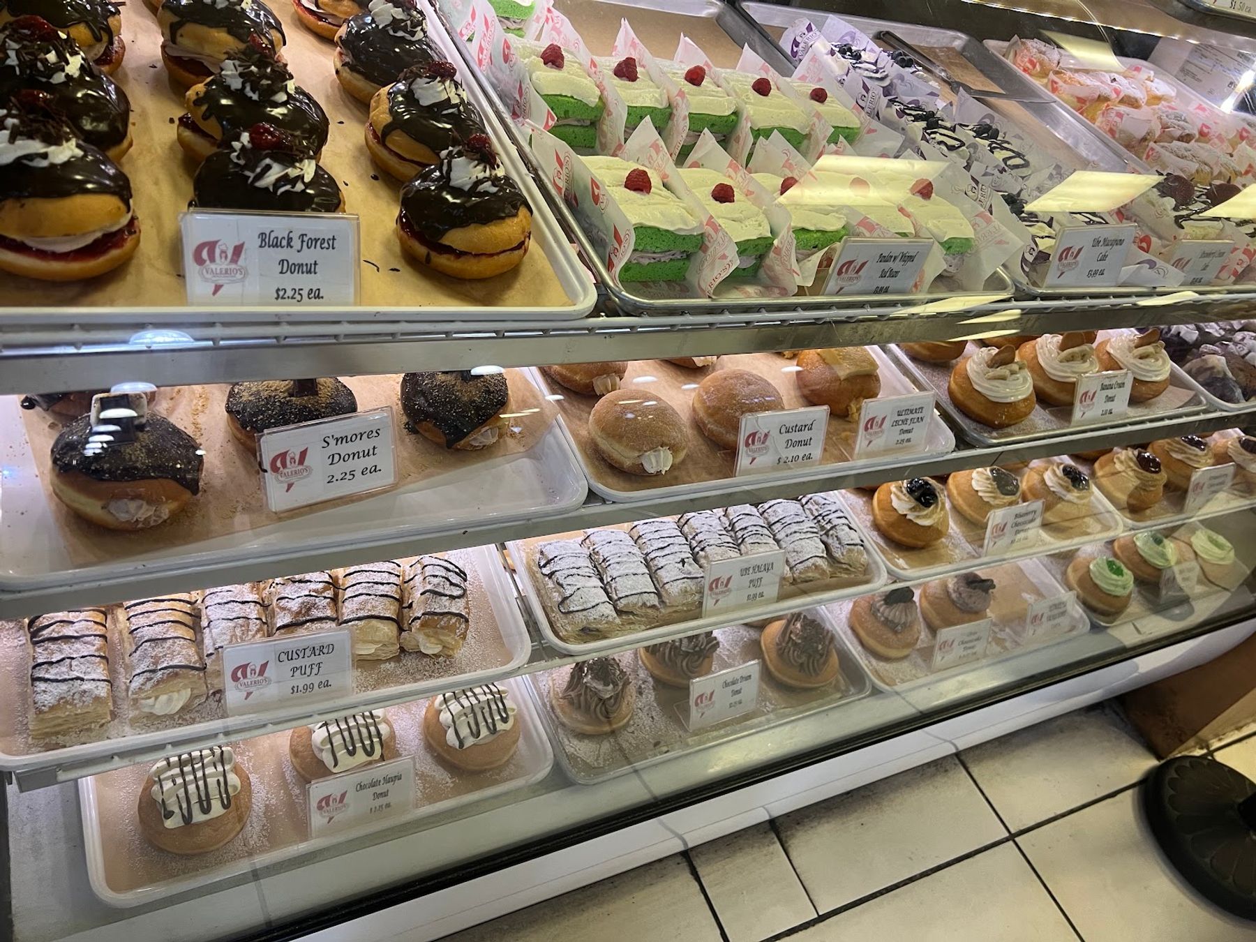 Photo 1 of Valerio's Tropical Bake Shop in Waipahu & Kunia, Oahu