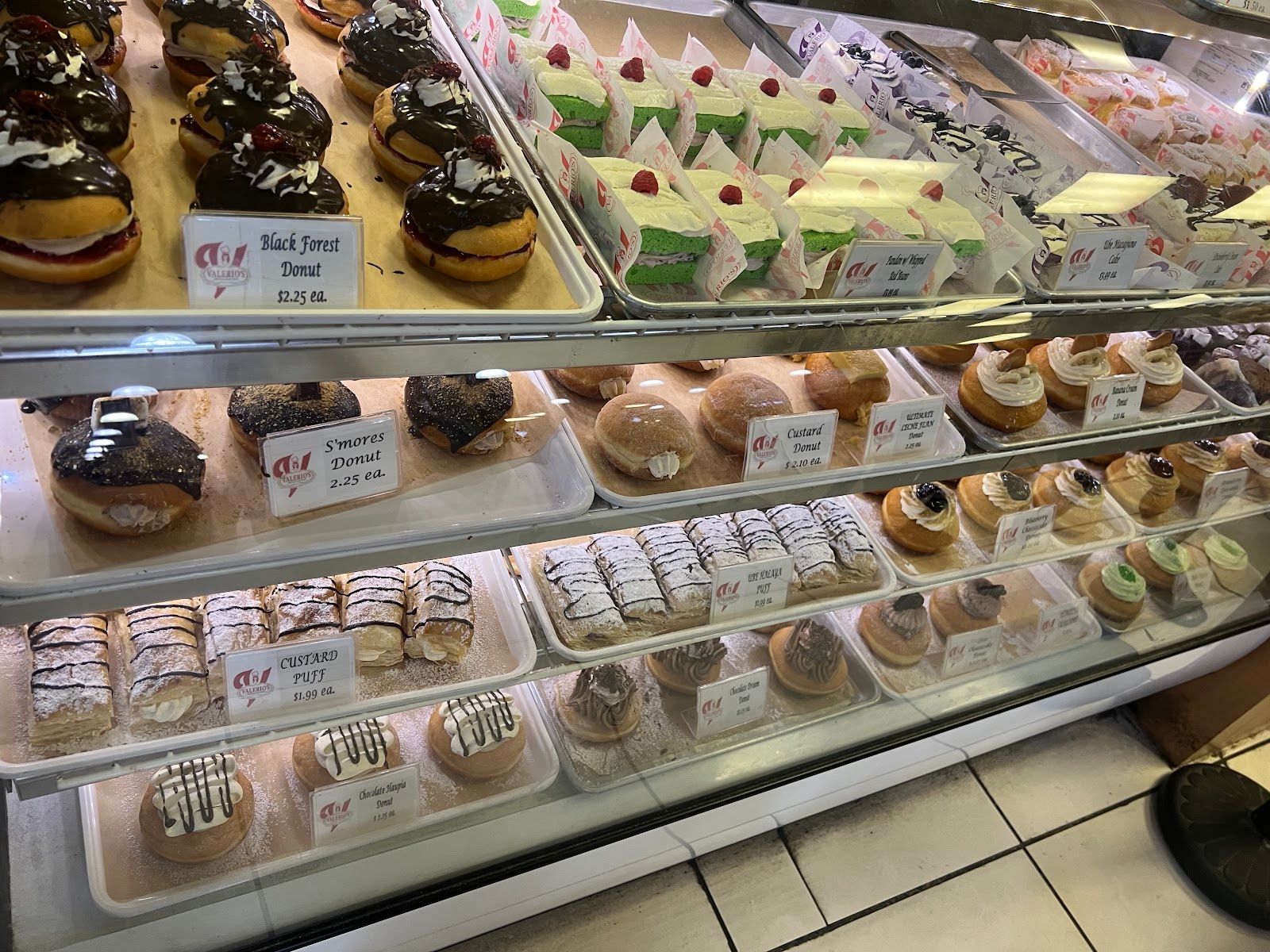 Photo 1 of Valerio's Tropical Bake Shop in Waipahu & Kunia, Oahu
